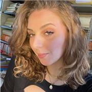 Donne des cours particuliers de français afin d’améliorer la syntaxe et l’orthographe. Ainsi que des cours de soutien de Droit